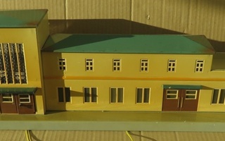 Märklin  50-luvun isoin  asema peltiä