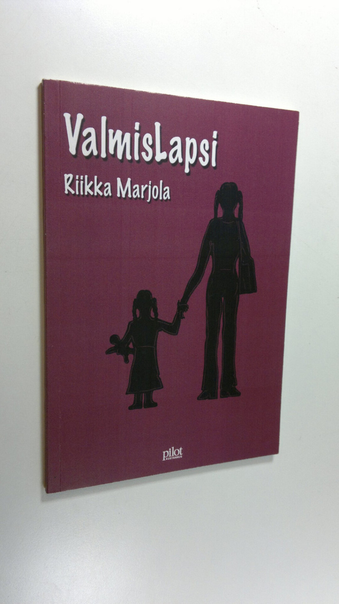 Riikka Marjola : Valmislapsi : runokirja (signeerattu)