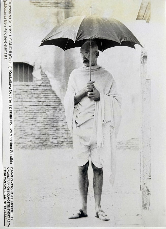 Pressikuva: Gandhi (Ben Kingsley)