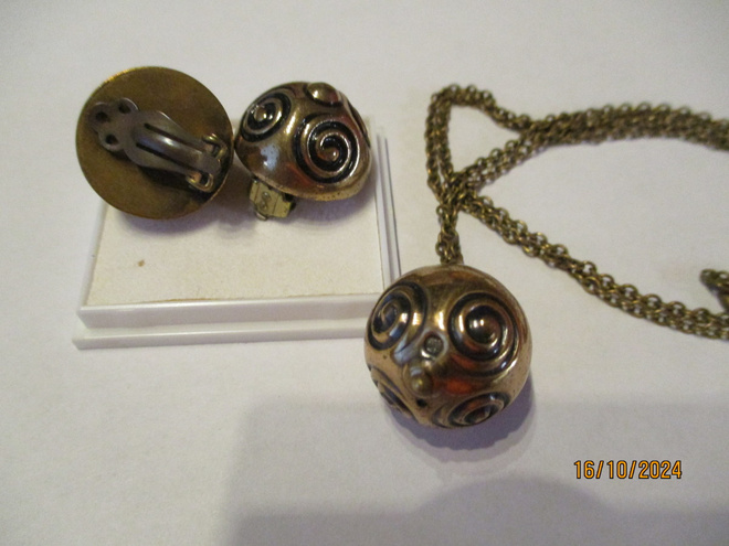 Kalevala koru Spiraalipallo, riipus+korvikset