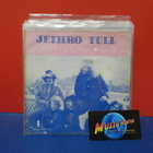 JETHRO TULL - LIVING IN THE PAST EX/EX- SPAIN 7" - pikkukuva 1