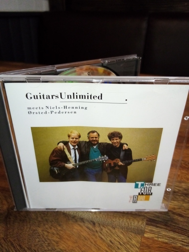 CD Guitars Unlimited :  Three for the road ( SIS POSTIKULU)