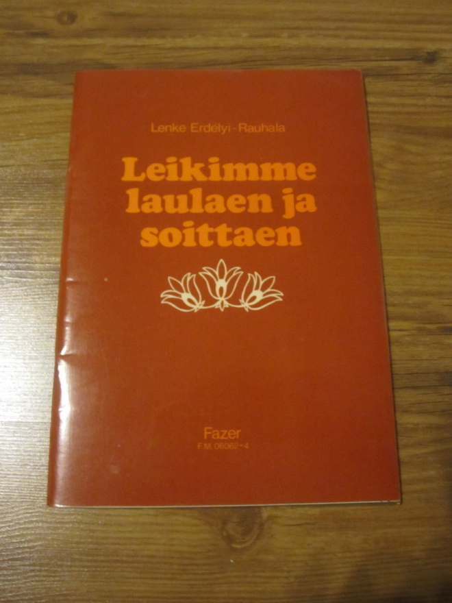 Leikimme laulaen ja soittaen
