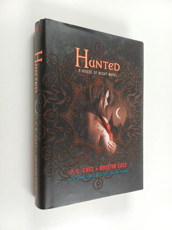 P. C. Cast : Hunted : a house of night novel