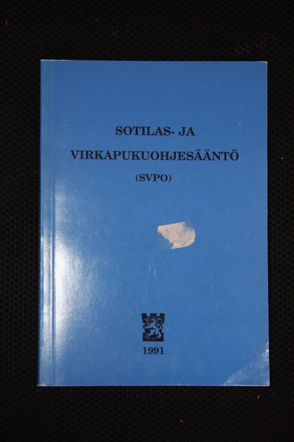 "Sotilas- ja virkapukuohjesääntö"