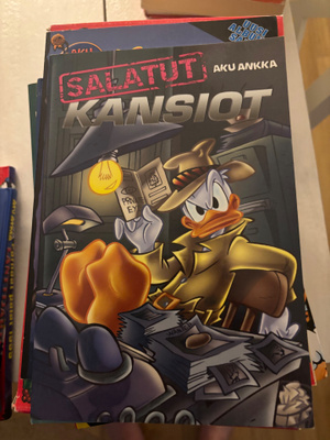 Aku Ankka - Salatut Kansiot