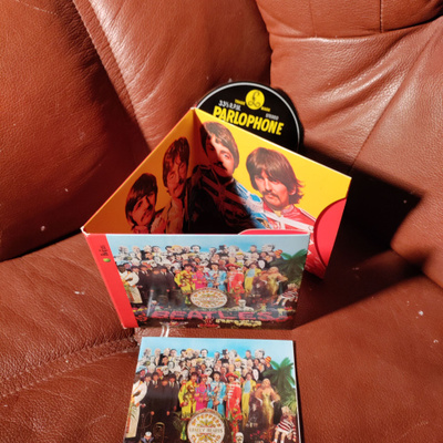 THE BEATLES -sgt.pepper's lonely hearts club band CD.