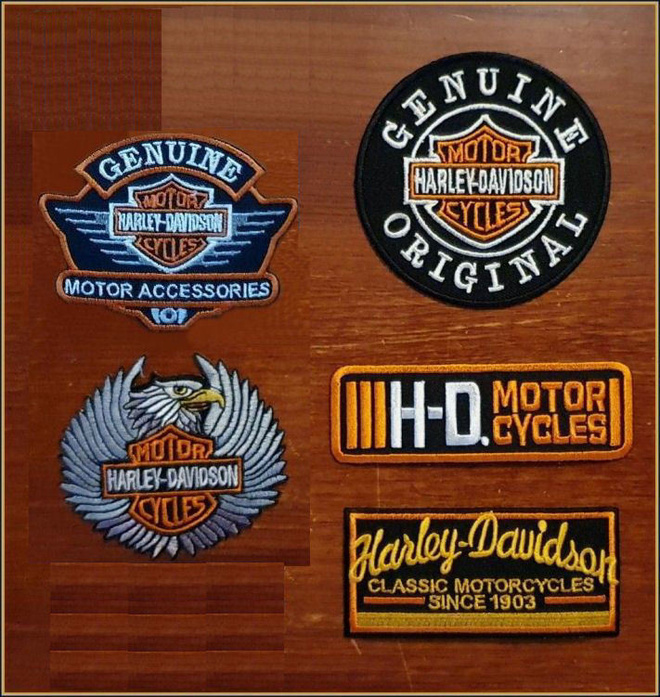 5 kpl eril. - Harley-Davidson kangasmerkki setti