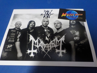 MAYHEM ATTILA CSIHAR NIMIKIRJOITUS B/W VAAKAKUVASSA