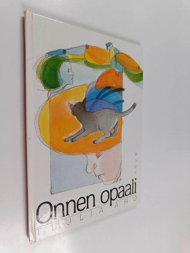 Tuulia Aho : Onnen opaali