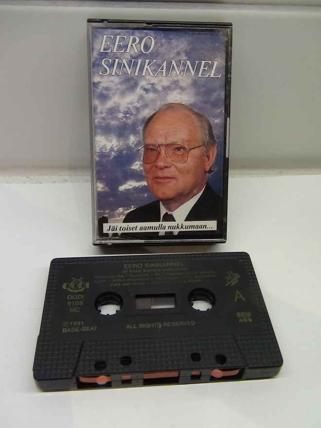 EERO SINIKANNEL, JÄI TOISET AAMULLA NUKKUMAAN ...