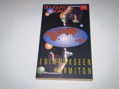 Douglas Adams ENIMMÄKSEEN HARMITON