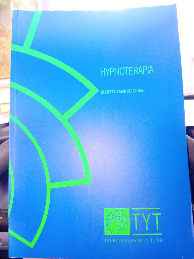 Tenkku (toim) : Hypnoterapia ( SIS POSTIKULU )