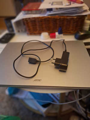 USB laturi