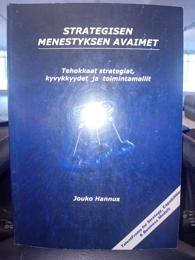 Hannus : STRATEGISEN MENESTYKSEN AVAIMET  ( SIS POSTIKULU )