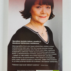 Outi Pakkanen : Korttelin kuningatar - pikkukuva 2