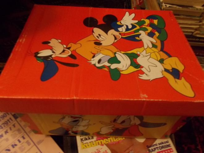 WALT DISNEY