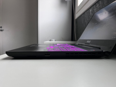 Asus kannettava tietokone musta