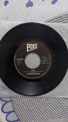 7" Pate Mustajärvi: Lola / Rakastellaan