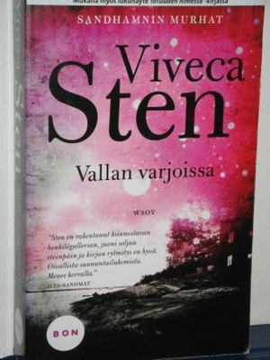 Viveca Sten : Vallan varjoissa
