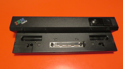 IBM ThinkPad mallit A R T X telakointiasema