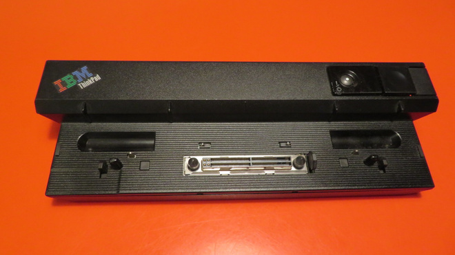 IBM ThinkPad mallit A R T X telakointiasema
