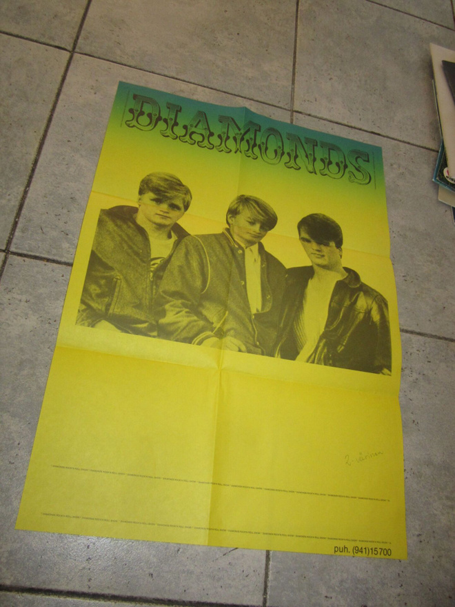DIAMONDS - vanha keikkajuliste 80 lukua