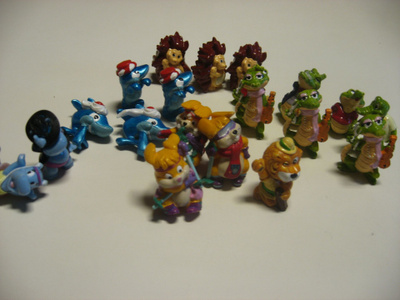 Kinder figuurit 21kpl. PALJON HUUTOJA ALK.0€ LÄHTÖ!