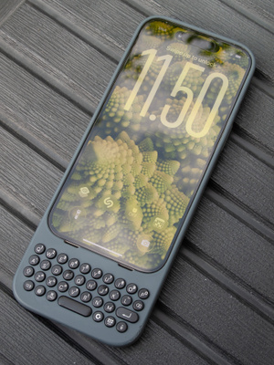 Clicks Keyboard for iPhone 15