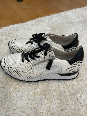 Uudet Italialaiset DL Sport nahkatennarit koko 39