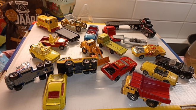matchbox autoja lentokoneita peltiautoja
