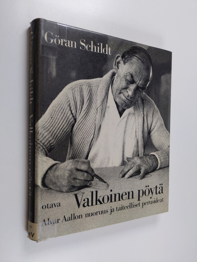 Göran Schildt : Valkoinen pöytä : Alvar Aallon nuoruus ja...