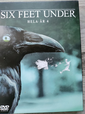 Mullan Alla/Six Feet Under: 4. kausi (DVD-Boxi)