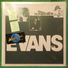 BILL EVANS TRIO - THE VIBES ARE ON M-/EX+ LP HARD TO FIND - pikkukuva 1