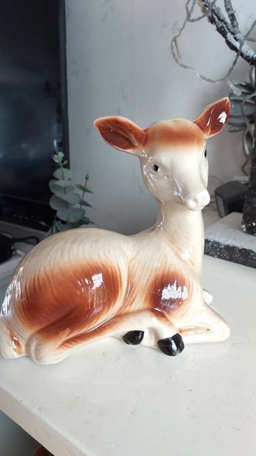 KAUNIS ISOMPI METSÄPEURA / BAMBI FIGUURI