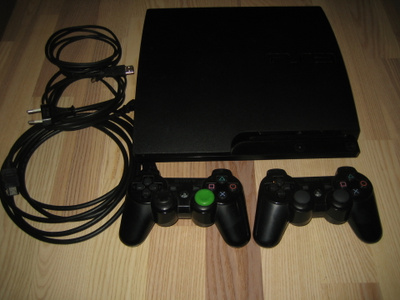Sony Playstation 3 Slim + 2 Ohjainta
