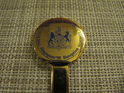 Paperiveitsi. The Royal Philatelic Society, London 1995.
