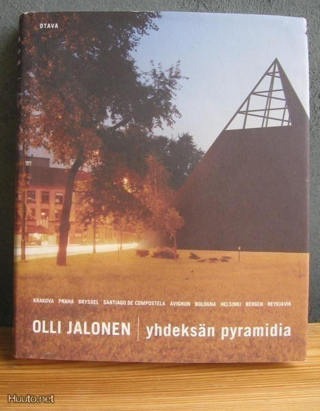 Olli Jalonen: Yhdeksän pyramidia, Otava 2000. 181 s.