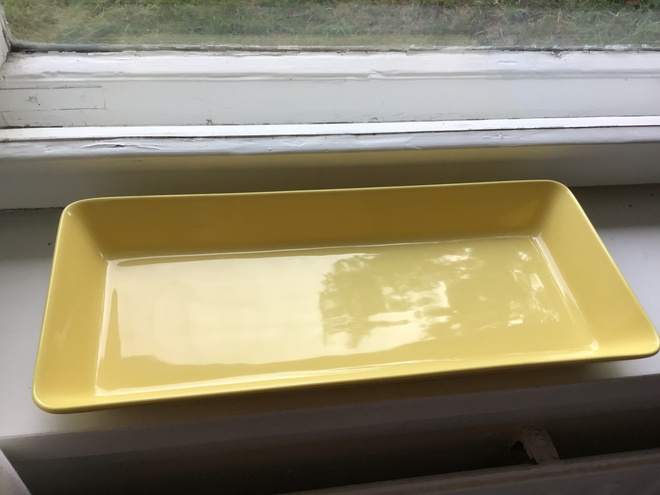 Suurikokoinen Iittalan Teema tarjoiluastia.