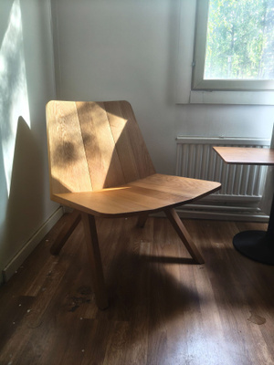 Harri Koskisen design nojatuoli.