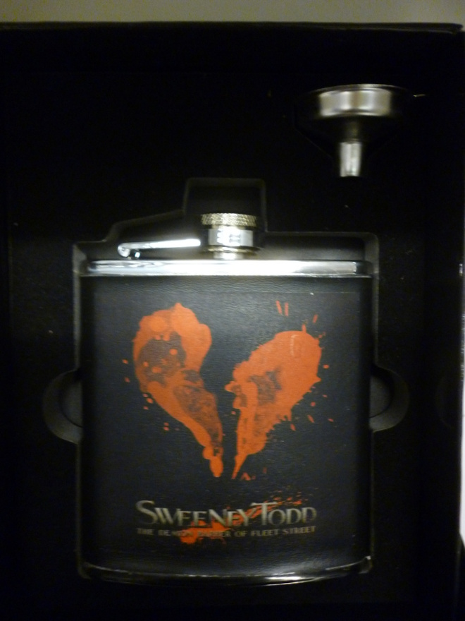 SWEENEY TODD TASKUMATTI	(29 011)	n.11cm x 9 cm, mukana  supp