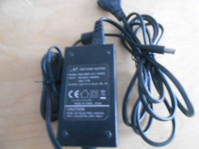 AC/DC adapter/adaptor/ Laturi. 12V.