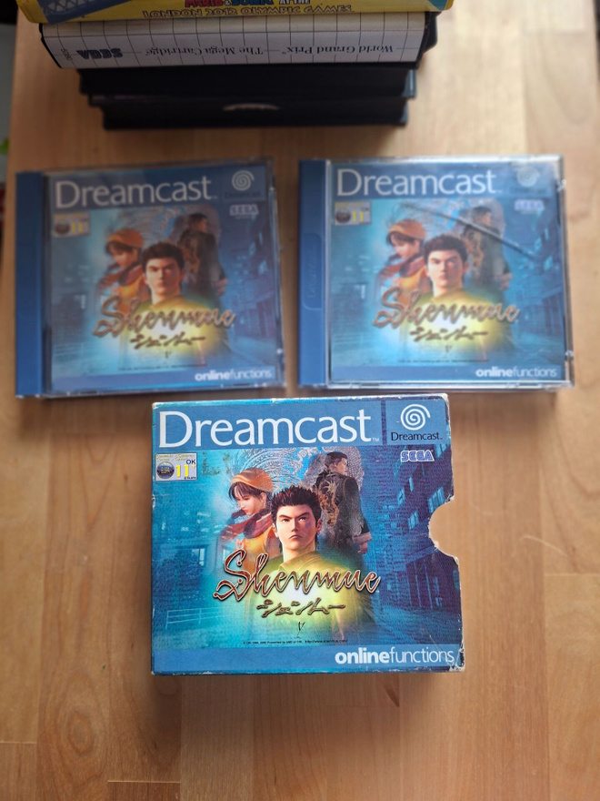 Sega Dreamcast Shenmue + kotelo + ohjeet