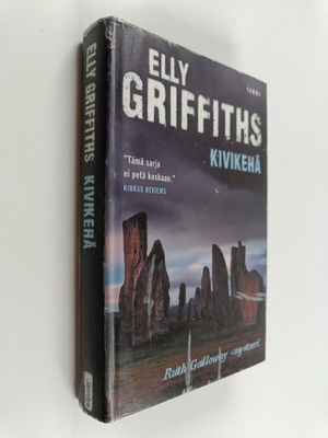 Elly Griffiths : Kivikehä