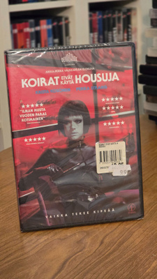 Koirat eivät käytä housuja Uusi muoveissa