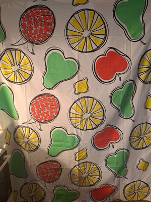 Värikäs isokuvioinen sisustuskangas 150x165cm x 2