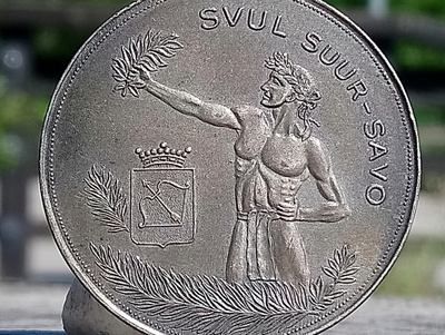 Hopeavärinen merkki 50 Luku. Halkaisija - 37 mm. Hyväkuntoin
