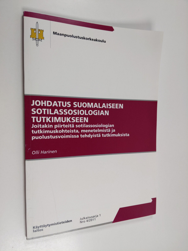 Olli Harinen : Johdatus suomalaiseen sotilassosiologian t...