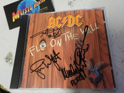 AC/DC - FLY ON THE WALL CD NELJÄLLÄ NIMMARILLA !