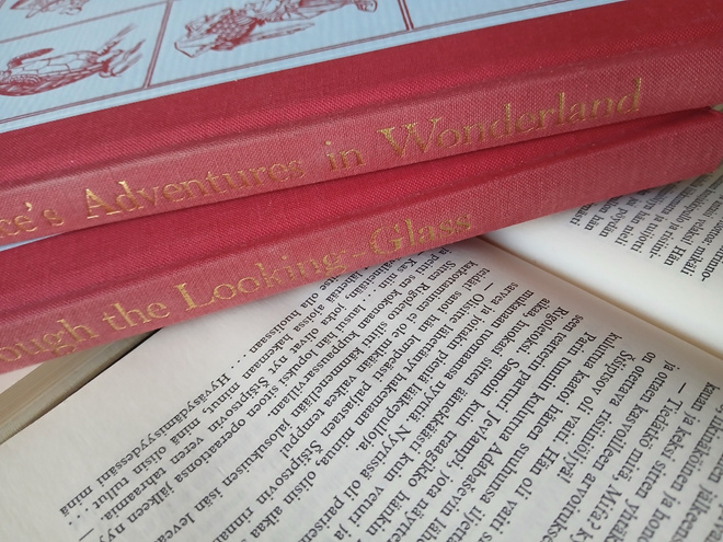Lewis Carroll - Alice's Adventures in Wonderland & Through..